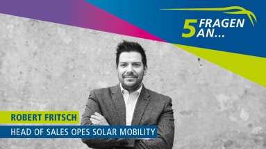 Foto von Robert Fritsch. Neben dem Schriftzug „5 Fragen an…“ ist zu lesen: „Robert Fritsch, Head of Sales OPES Solar Mobility“