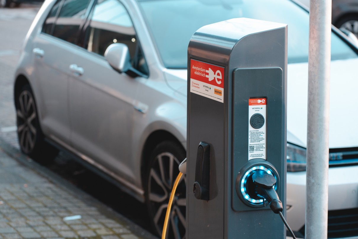 An EV connected to a public charging point. An EV connected to a public charging point.