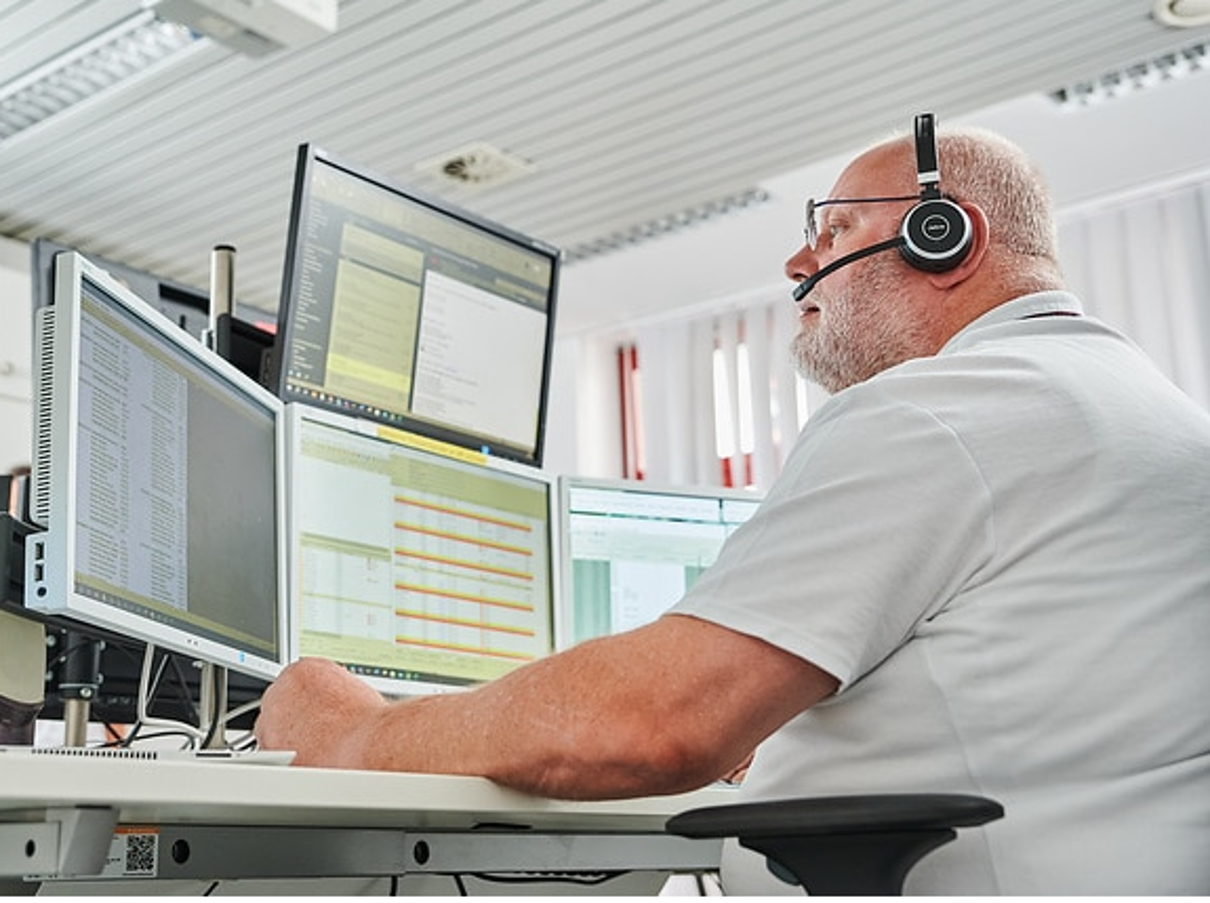 Dial-a-ride employees in the call centre