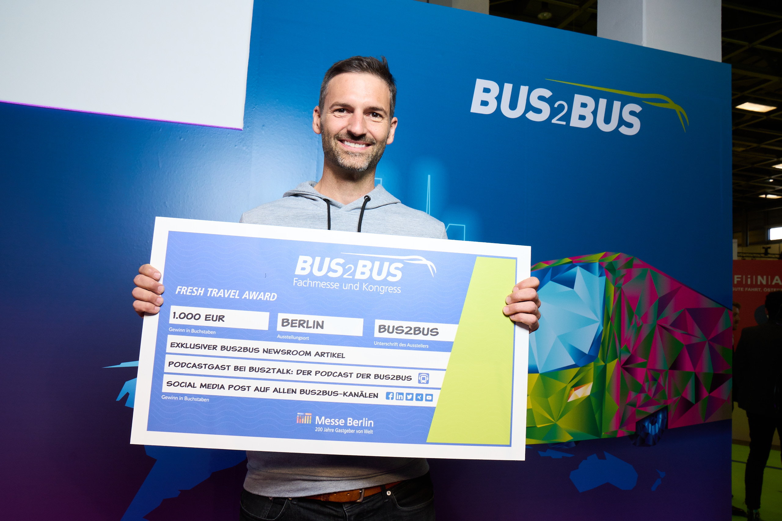 The image shows the presentation of the Fresh Travel Award 2022 and the winner Luca Bortolani. 